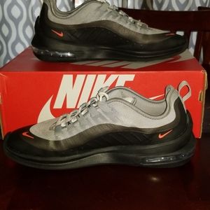 Nike air max axis